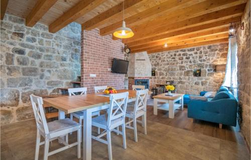 Prolozac House | Stunning Home In Ricice