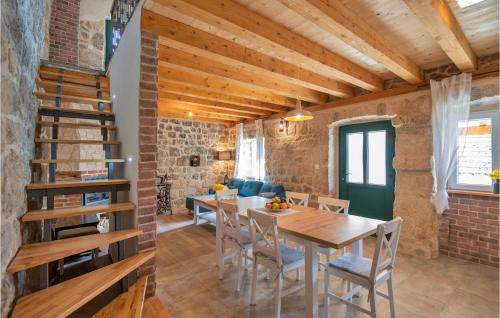 Prolozac House | Stunning Home In Ricice