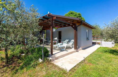Risika House | Stunning home in Risika