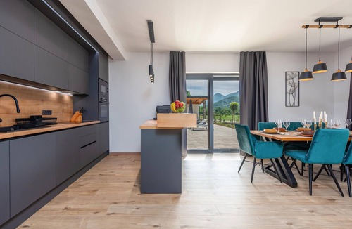 Brusane House | Stunning home in Rizvanusa with sauna