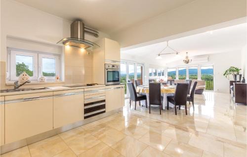 Citluk House | Stunning Home In Sinj