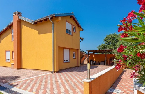 Jursici House | Stunning home in Skicini