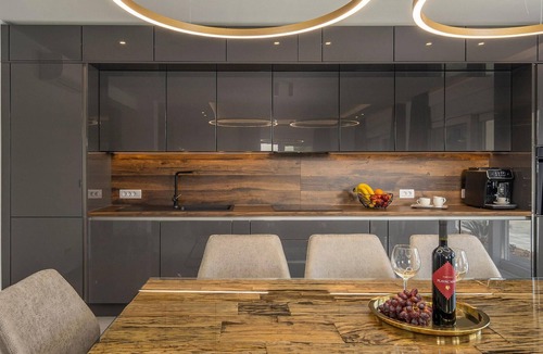 Sukosan House | Stunning home in Sukosan with WiFi