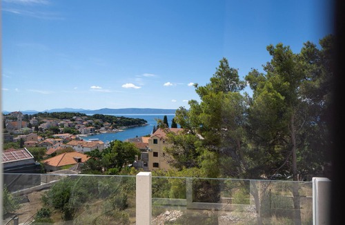 Sumartin House | Stunning home in Sumartin
