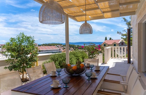 Sumartin House | Stunning home in Sumartin