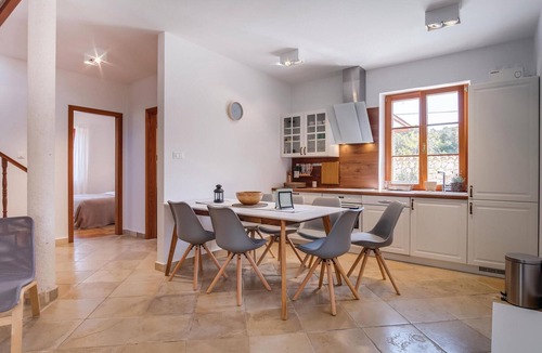 Mali Losinj House | Stunning home in Sveti Jakov with sauna