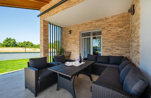 Zminj House | Stunning home in Vidulini