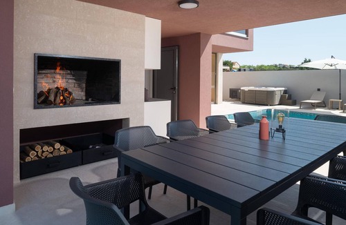 Vrsi House | Stunning home in Vrsi with sauna
