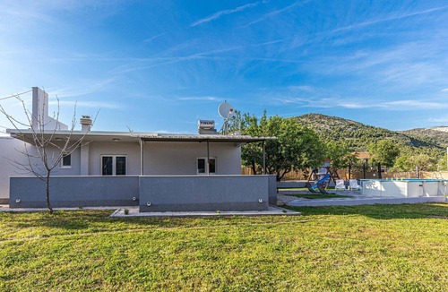 Vrsine House | Stunning home in Vrsine with WiFi