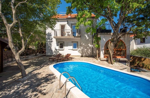 Kornic House | Stunning private villa for 6 people with WIFI, private pool, A/C, TV, terrace and pets allowed