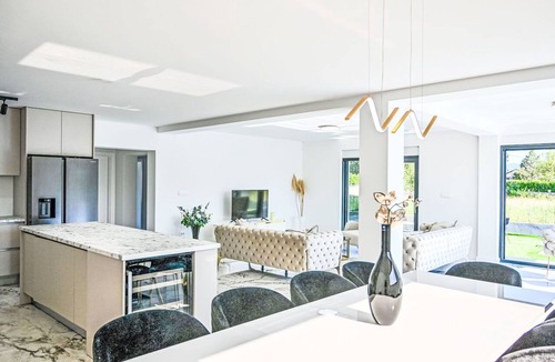 Donji Prolozac Villa | Stunning private villa for 10 people with WIFI, private pool, A/C, TV, terrace and panoramic view