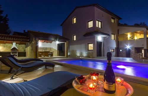 Premantura Villa | Stunning private villa for 10 guests with A/C, WIFI, private pool, TV and terrace