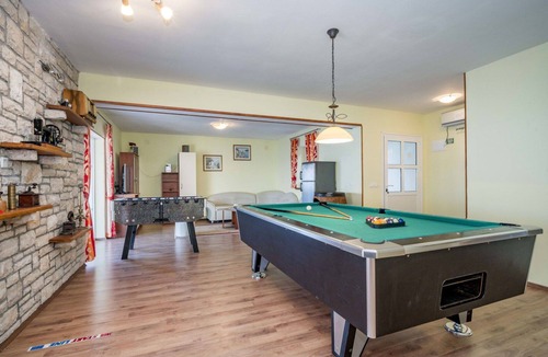 Prigradica House | Stunning private villa for 9 people with private pool, A/C, WIFI, TV and terrace