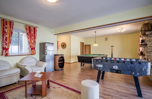 Prigradica House | Stunning private villa for 9 people with private pool, A/C, WIFI, TV and terrace