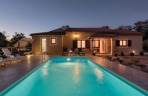 Zabrezani House | Stunning private villa for 8 guests with A/C, WIFI, private pool, TV and patio