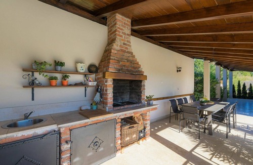 Cabrunici Villa | Stunning private villa for 8 people with private pool, WIFI, A/C, TV, terrace and pets allowed