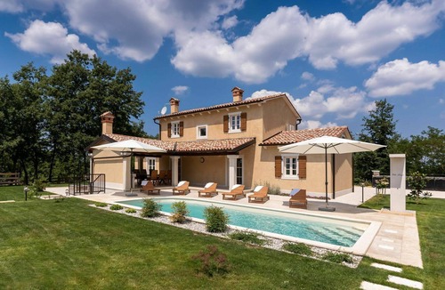 Bazgalji Villa | Stunning private villa for 6 people with private pool, WIFI, A/C, TV, terrace and pets allowed