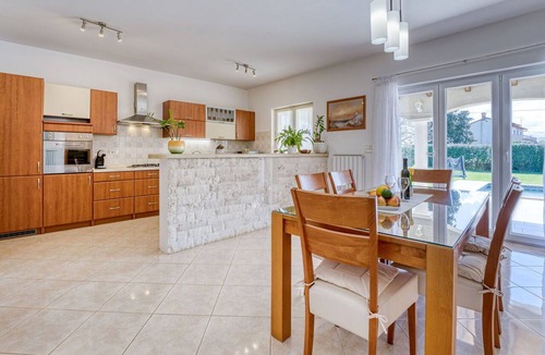 Melnica House | Stunning private villa for 8 guests with private pool, A/C, WIFI, TV and terrace
