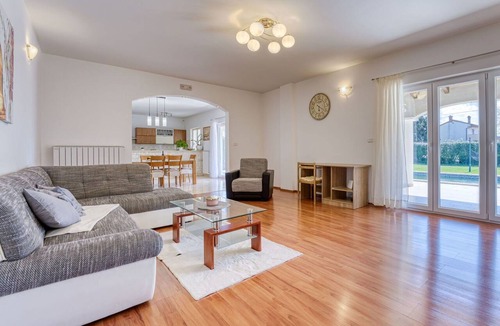 Melnica House | Stunning private villa for 8 guests with private pool, A/C, WIFI, TV and terrace
