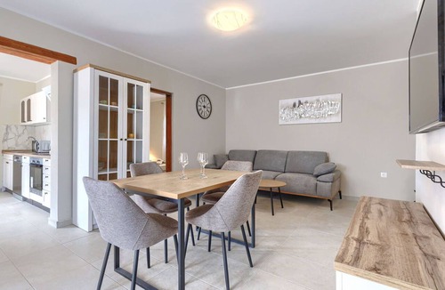Visnjan House | Stunning private villa for 4 guests with A/C, private pool, WIFI, TV, terrace and pets allowed