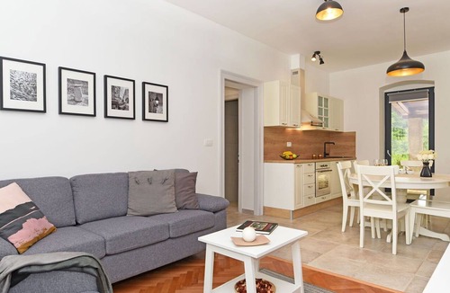 Snasici House | Stunning private villa for 6 guests with private pool, WIFI, A/C, TV, terrace and pets allowed
