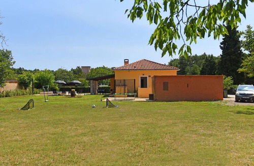 Snasici House | Stunning private villa for 6 guests with private pool, WIFI, A/C, TV, terrace and pets allowed