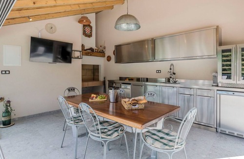 Omis Villa | Stunning private villa for 8 people with WIFI, hot tub, A/C, private pool and TV