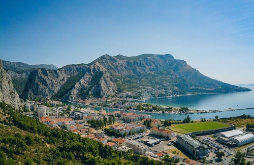 Omis Villa | Stunning private villa for 8 people with WIFI, hot tub, A/C, private pool and TV