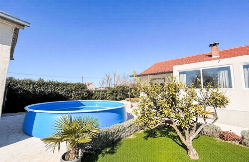 Tinj House | Stunning private villa for 6 people with A/C, private pool, WIFI, TV and terrace