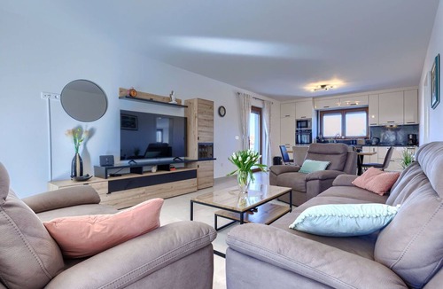 Cancini House | Stunning private villa for 10 people with WIFI, private pool, A/C, TV, terrace and pets allowed