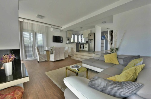 Bibinje House | Stunning private villa for 8 guests with private pool, WIFI, A/C, hot tub, TV and terrace