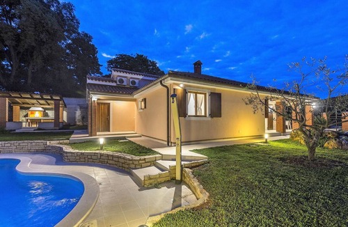 Farini House | Stunning private villa for 6 guests with A/C, WIFI, private pool, TV, terrace and pets allowed