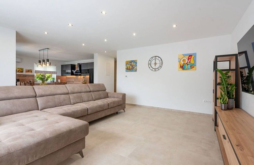 Rukavac House | Stunning private villa for 8 people with private pool, WIFI, A/C, TV and terrace