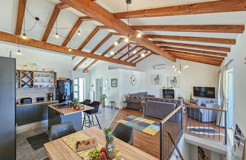 Rogoznica House | Stunning private villa for 5 guests with internet, private pool, A/C, TV and balcony