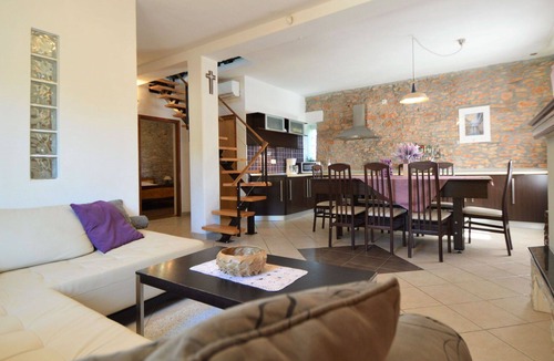 Promina House | Stunning private villa with WIFI, A/C, private pool, TV, terrace, pets allowed and panoramic view