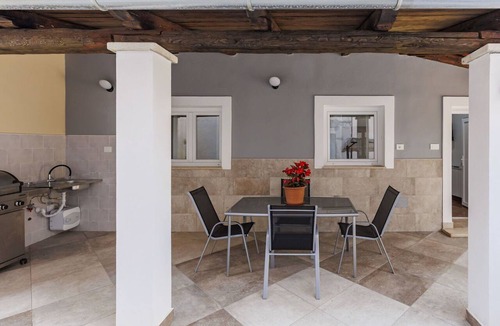 Svetvincenat House | Stunning villa for 4 guests with WIFI, A/C, TV, terrace and pets allowed