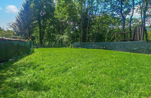 Jurdani House | Stunning villa for 5 guests with WIFI, TV, balcony, pets allowed and panoramic view