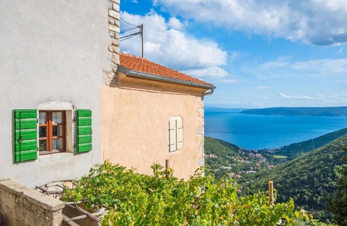 Sucici House | Stunning villa for 6 guests with WIFI, A/C, TV, terrace and panoramic view