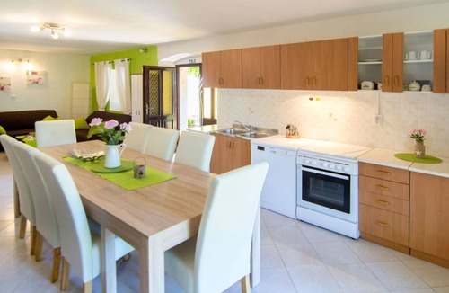Buici House | Stunning villa for 6 guests with WIFI, A/C, private pool, TV, terrace and pets allowed