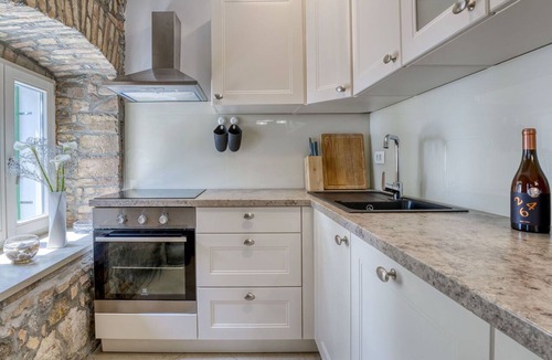 Volosko House | Stunning villa for 8 guests with WIFI, A/C, TV, terrace and pets allowed