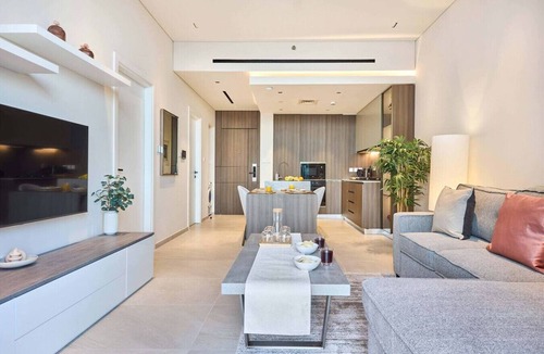 Trade Centre 1 Condo | Stylish 1-Bedroom Apartment with Balcony in Dubai
