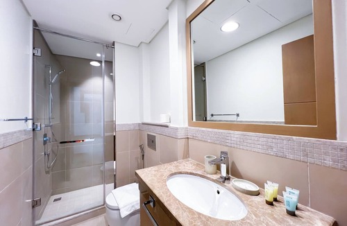 Downtown Dubai Apartment | Stylish 2BR apartment with iconic Burj Khalifa & Dubai Fountain View Downtown