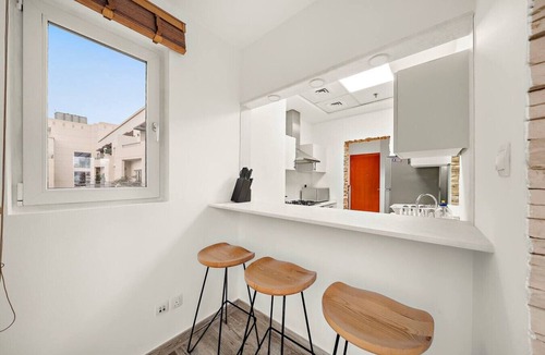 Jumeirah Village Apartment | Stylish Dubai Apartment with Balcony, Gym, Pool, and Fast WiFi
