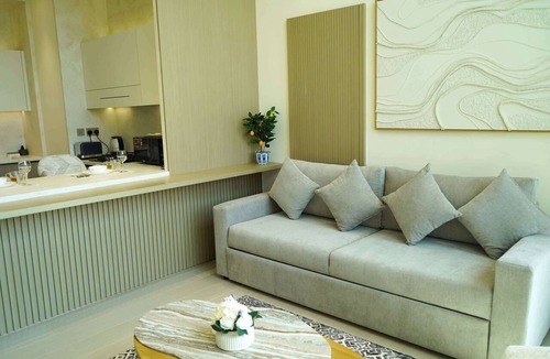 Jumeirah Village Circle Apartment | Stylish New 1 bedroom with Private Jacuzzi -Binghatti