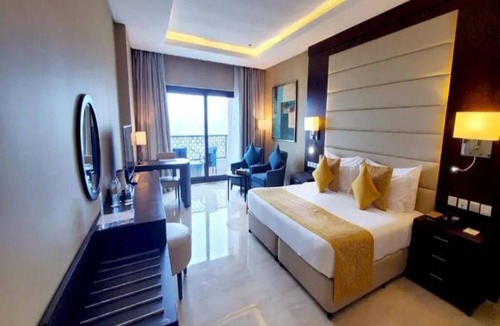 Al-Fujairah Hotel | Stylish Room Near Fujairah Marina – Ideal for Relaxing Getaways