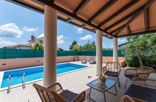 Buje House | Stylish Villa in Buje with outdoor kitchen