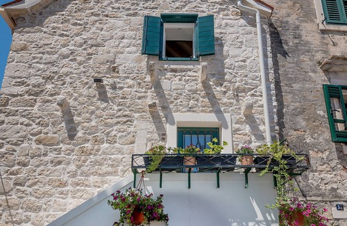Kastela Apartment | Suite in the heart of the town, few steps from the sea