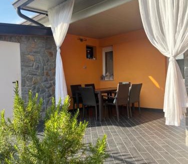 Koper House | Summer house with terrace and free private parking