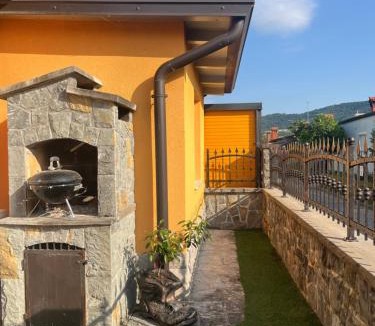 Koper House | Summer house with terrace and free private parking