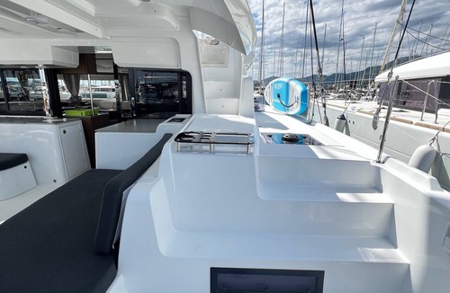 Kastel Gomilica Boat Rental | Sun-Kissed Sailing Adventure in Split, Croatia